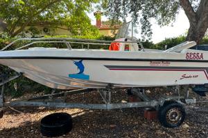 Barca motore e carrello