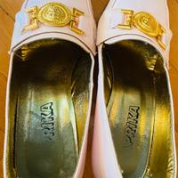 Scarpe rosa con fibbia oro