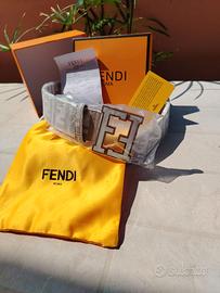 ✨ Cintura Fendi chiara nuova con doppia plastica!