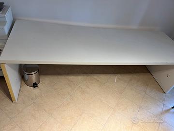 scrivania e cassettiera