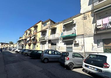 4 LOCALI A NAPOLI