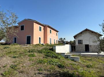 VILLA SINGOLA A VITERBO