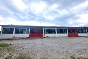 Immobile di 1000 m² con 3 locali a Capiago Intimia