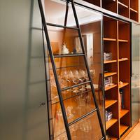 Splendida libreria di Molteni con vetrina.