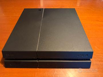 Ps4 fat 500 gb più giochi e accessori.