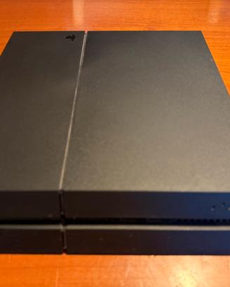 Ps4 fat 500 gb più giochi e accessori.