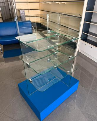 Espositore in vetro con ruote