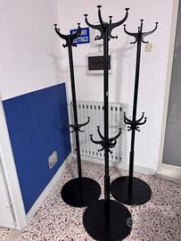 3 Appendiabiti minimal da terra in metallo nero