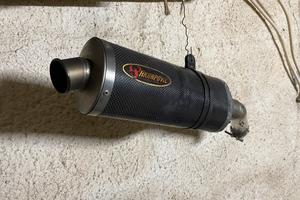 Terminale di scarico Akrapovic