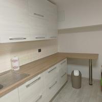 cucina bianca e noce 