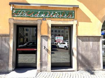 NEGOZIO A TIRANO