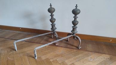 coppia di alari per camino