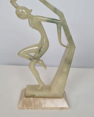 statua deco' in alabastro