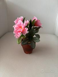 Piccolo vaso con azalee artificiali