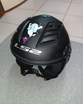 casco moto con stickers rimuovibili sopra