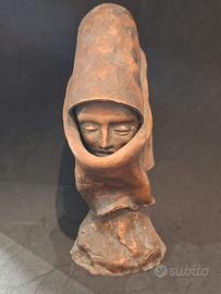 Scultura vintage Donna di Orgosolo in terracotta