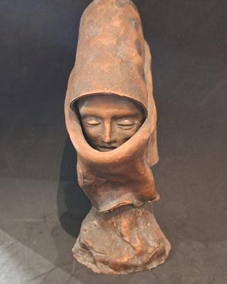 Scultura vintage Donna di Orgosolo in terracotta