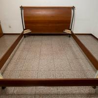 Letto matrimoniale in legno (rete compresa)