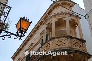 Palazzo / Stabile di 343 m² con più di 5 locali a 