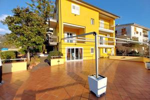 Villa esclusiva unifamigliare con corte e giardino