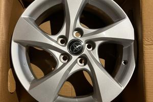 Cerchi in lega Toyota 17"