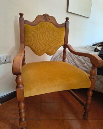Poltroncina in legno