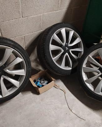Cerchi e Ruote Complete x Tesla Model 3 2019