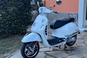 Piaggio Vespa GTS 300 Super