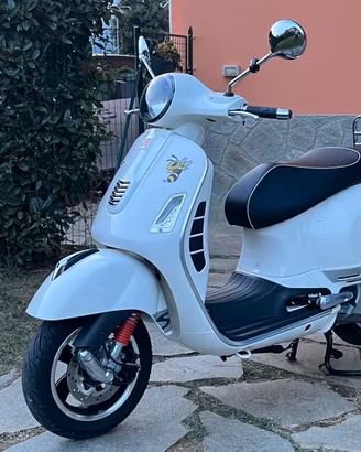 Piaggio Vespa GTS 300 Super