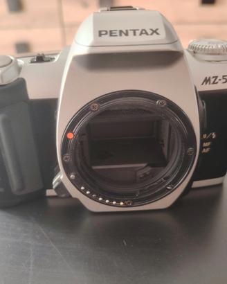 DUE SPLENDIDE FOTOCAMERE ANALOGICHE PENTAX