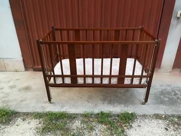 lettino vintage per bambini 