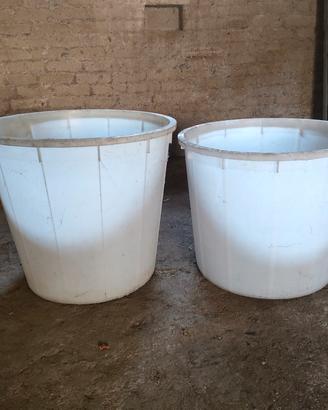 2Tini per il vino da 500 litri.