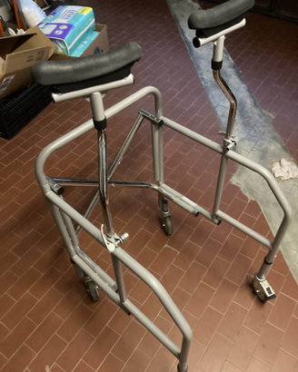 Deambulatore ascellare