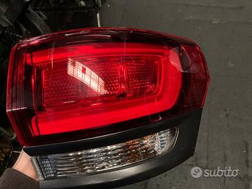 Fanali posteriori grand cherokee 2017