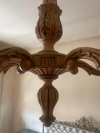 Lampadario di legno antico