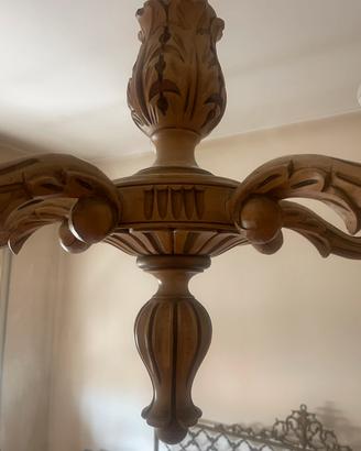 Lampadario di legno antico