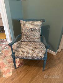 Poltroncina classica restaurata