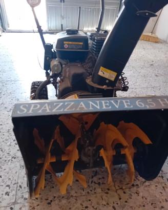 spazzaneve a motore