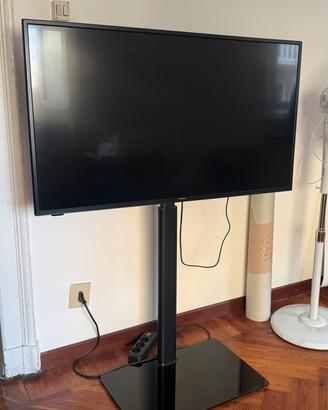 TV HITACHI 43” con telecomando e supporto