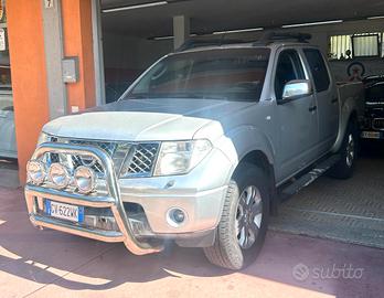 Nissan Navara Double Cab Navara d.cab 2.5 dci Plat