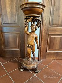 Statua in legno con portavaso