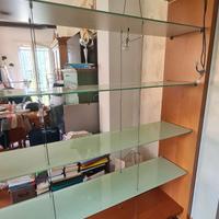 Libreria con sistema di illuminazione