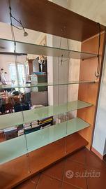 Libreria con sistema di illuminazione