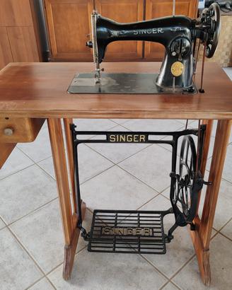 Macchina da cucire Singer anni 1950