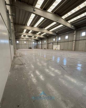 Immobile di 1850 m² a San Nicola la Strada