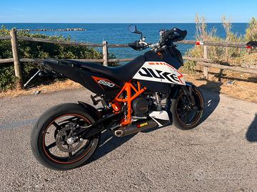 Ktm duke 690r 2011