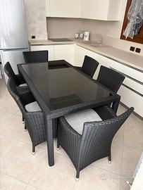 Tavolo con poltroncine e sdraio