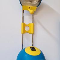 Lampada in stile Memphis anni ’90; colori vivac
