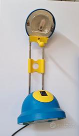 Lampada in stile Memphis anni ’90; colori vivac