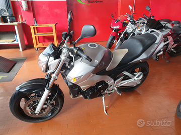 Moto Suzuki GSR600 da strada usata poco